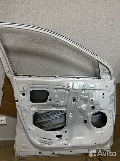 Передняя левая дверь toyota rav4 40