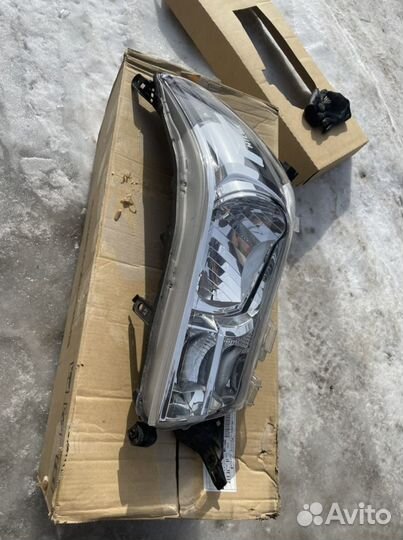 Фара левая L Hilux 2016