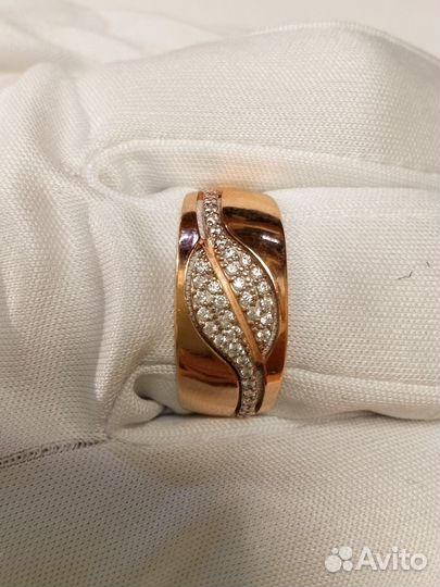 Кольцо с синтетическим камнем Золото