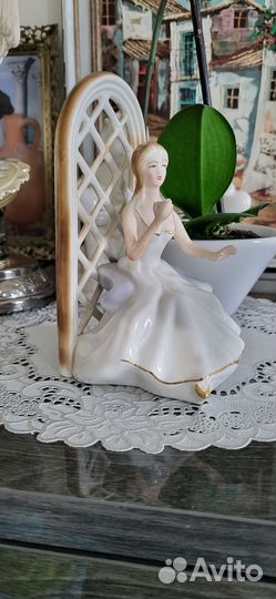 Статуэтка фарфоровая.Клеймо. европа