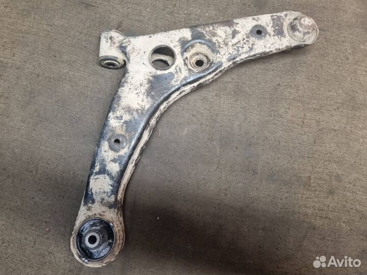 Рычаг передний левый Mitsubishi Lancer 9