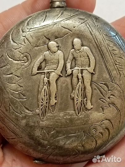 Часы карманные старинные серебряные велосипедисты