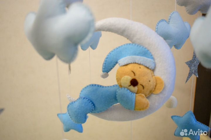 Мобиль в кроватку из фетра