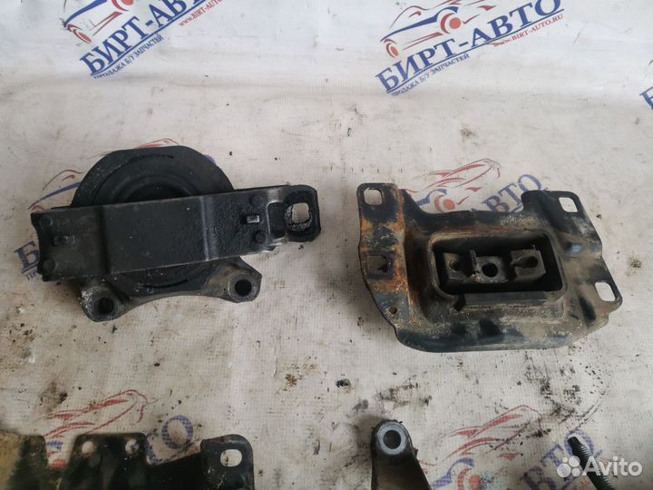 Подушка опора кронштейн двигателя Ford Focus 2 TDI