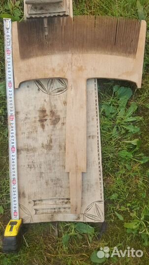 Гребень-чесалка с донцем и резьбой