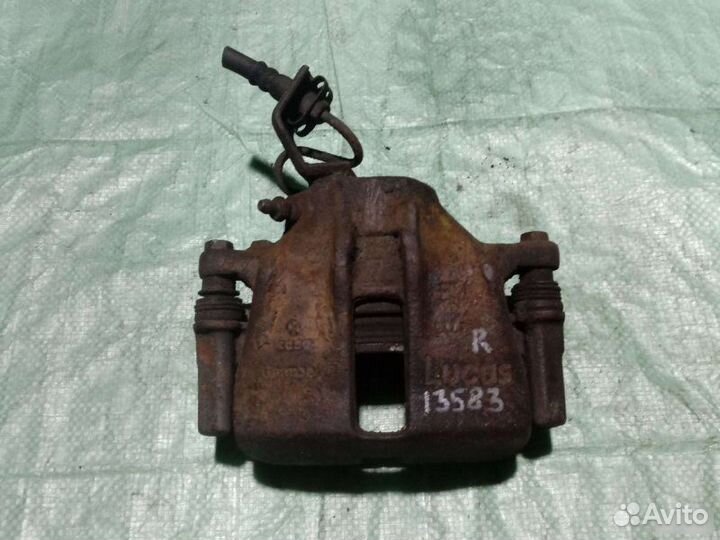 Суппорт передний правый Volkswagen Passat B3