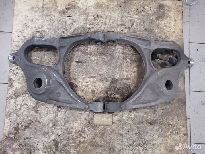 Задний нижний рычаг Jeep Grand Cherokee BK2