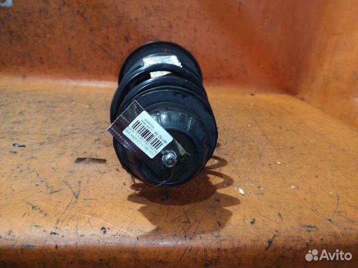 Стойка амортизатора на Toyota Belta SCP92 2SZ-FE