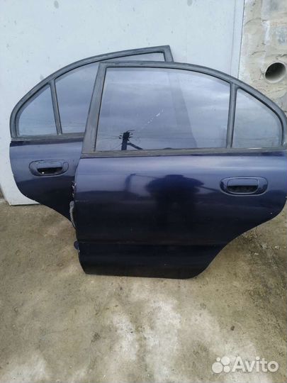 Дверь Митсубиси Каризма