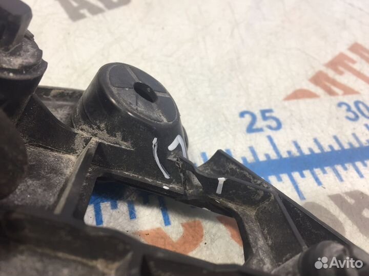 Тойота Рав 4 Кронштейн переднего бампера Прав