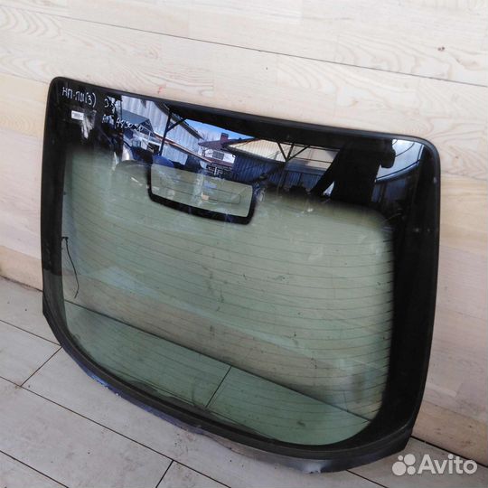 Стекло заднее Nissan Primera P11 лифтбек