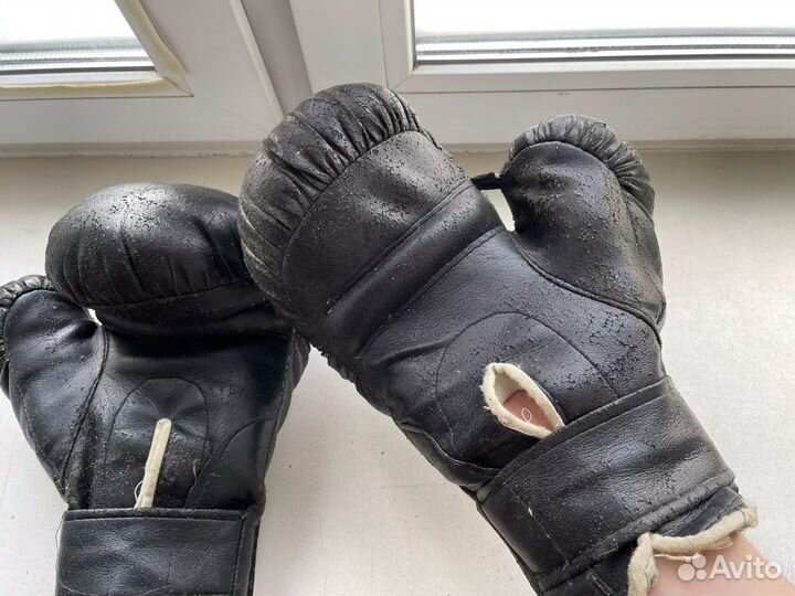 Боксерские перчатки
