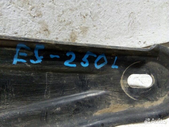 Кронштейн подрамника Lexus Es