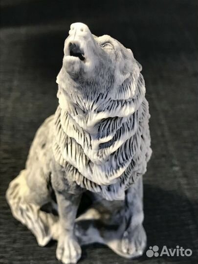Статуэтка Волк мраморная крошка (литьевой мрамор)