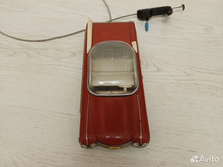 Машинка–игрушка СССР на тросиковом управлении