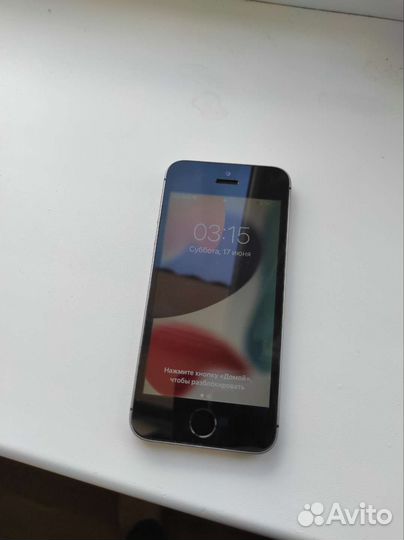 Телефон iPhone 5 se