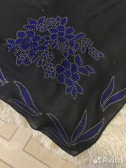 Шелковый платок черный со стразами