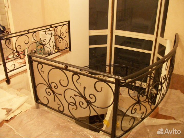 Кованые перила для лестниц и балкона