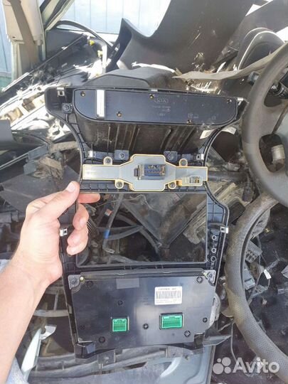 Kia carens 3 2.0 2008 г консоль центральная