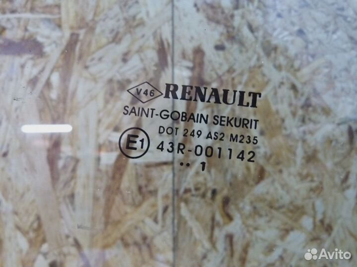 Стекло двери передней правой Renault Megane III 2009-2016 (803007357R)
