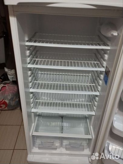 Холодильник бу indesit