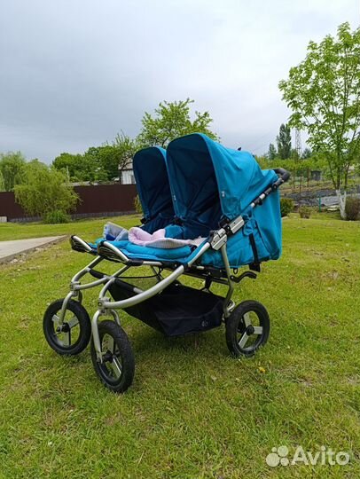 Коляска для двойни bumbleride