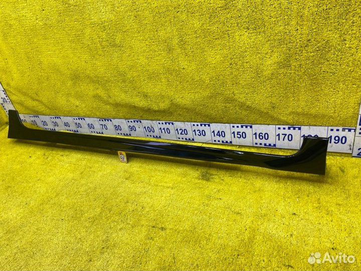 Накладка на порог передняя правая Honda