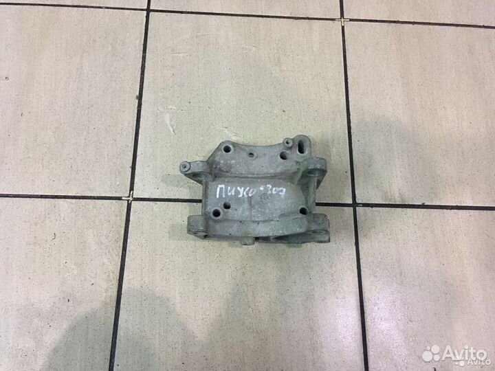 Кронштейн генератора Peugeot 307