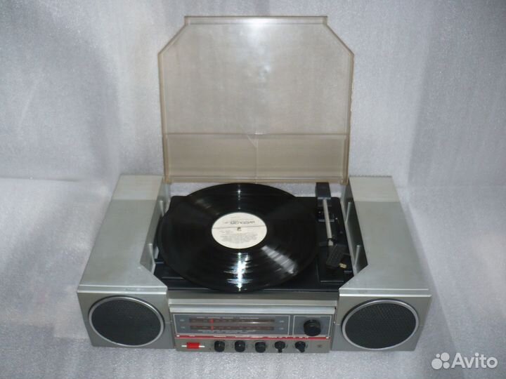 Рабочий проигрыватель пластинок 
