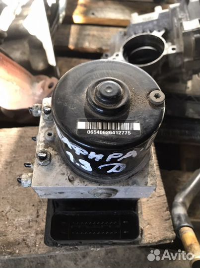 Блок ABS Opel Zafira B Astra H 1.9 Z19DTH
