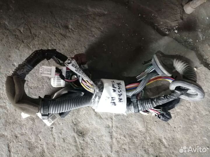Проводка двери Nissan Tiida