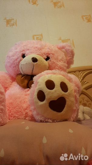 Розовый плюшевый медвежонок