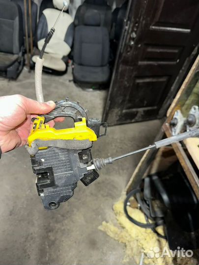 Замок двери передний левый Kia Ceed 2 JD хэтчбек