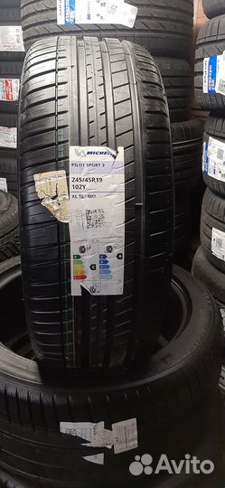 Michelin Pilot Sport 3 245/45 R19 и 275/40 R19 101Y