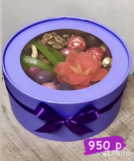 Подарочный набор из орехов и сухофруктов