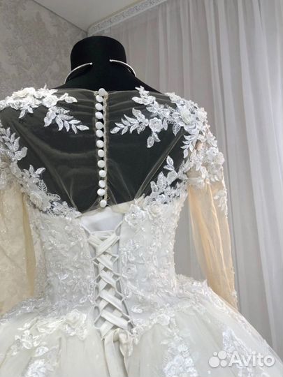 Свадебное платье