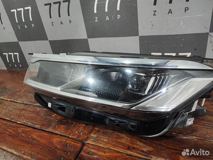 Фара левая LED Volkswagen Touareg 3 Оригинал целая