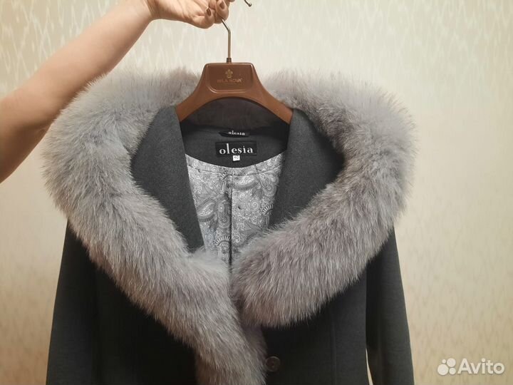 Зимнее драповое пальто с натуральным воротником