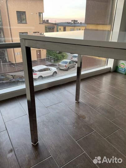 Стеклянный столик IKEA