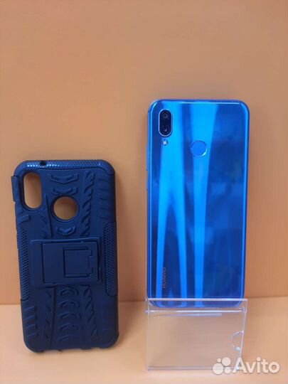 3) Телефон Huawei P20 lite