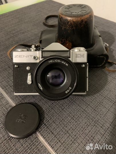 Плёночный фотоаппарат Zenith EM и фэд 5с