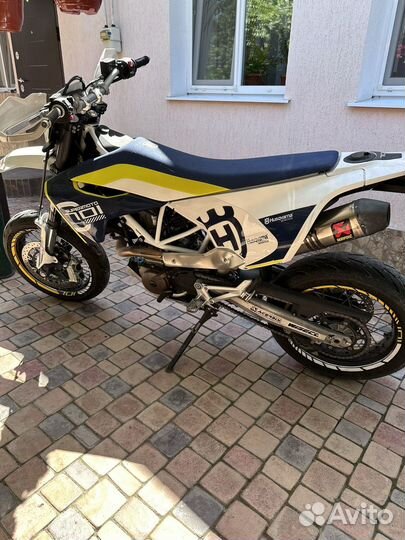 Husqvarna 701 supermoto