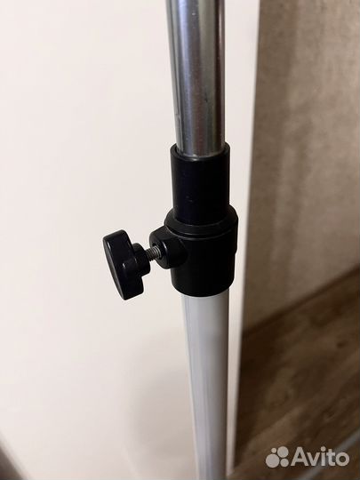 Вешалка напольная на колесиках