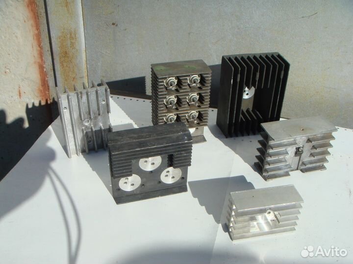 Радиаторы б/у для электрокомпонентов