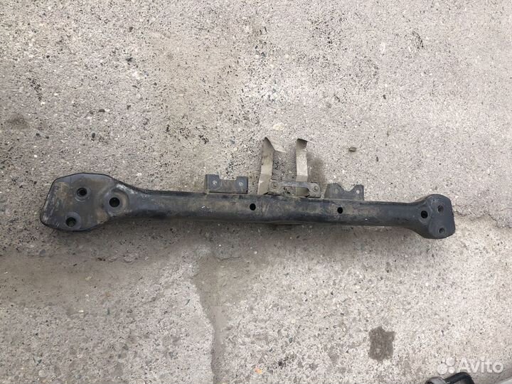 Балка подрамник АКПП Volkswagen Touareg