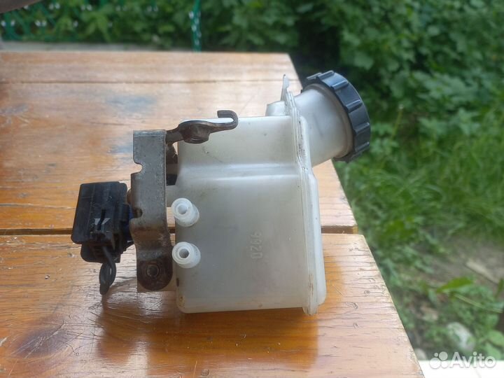 Бачок тормозной жидкости мазда бонго,ванетте