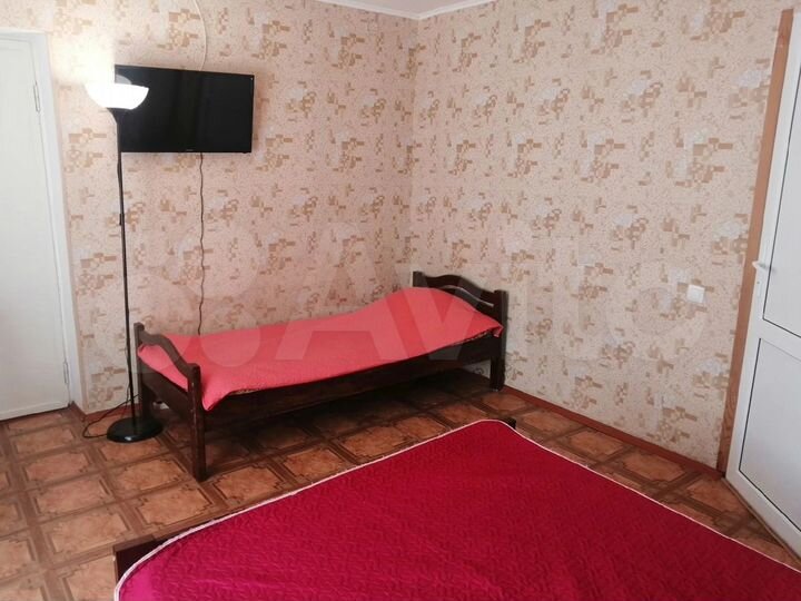 Комната 18 м² в 9-к., 2/3 эт.