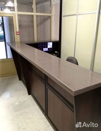 Барная стойка для приемной из искусственного камня