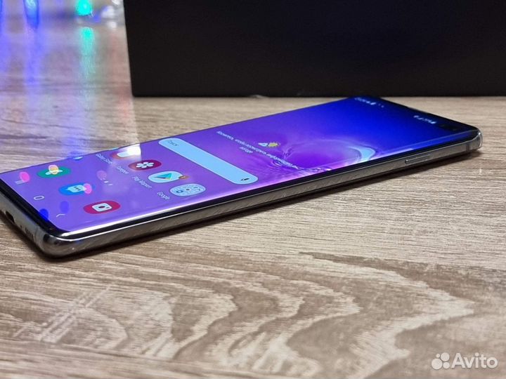 Samsung Galaxy S10+, 8/128 ГБ