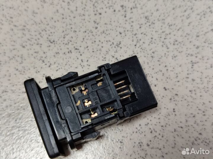 Кнопка антипробуксовочной системы LC 200